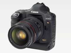 EOS-1Ds Mark II（EF24-70mm F2.8L USM装着時）