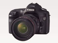 製品写真：EOS 5D（EF24-105mm F4L IS USM装着時）