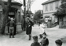 木村伊兵衛「東京 本郷森川 1953（昭和28）年」