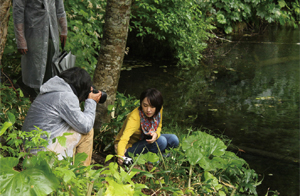 写真：「キヤノン EOS M 妻夫木聡 海篇／新垣結衣 岬篇・牧場篇／木村カエラ 観覧車篇」撮影風景