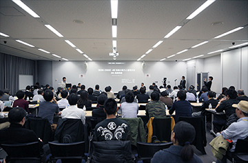 写真：セミナー会場の様子。多数の来場者が訪れた。