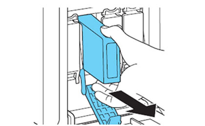 手順3でインクタンクを引き抜いている様子