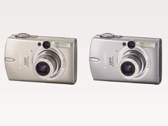 製品写真：IXY DIGITAL 700（左：サテンベージュ／右：シルバーグレー）